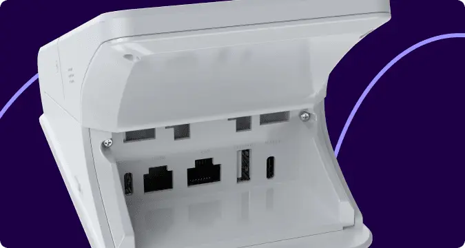 Le multiple porte integrate e il gancio standard per setup multilane lo rendono facile da fissare sul bancone.